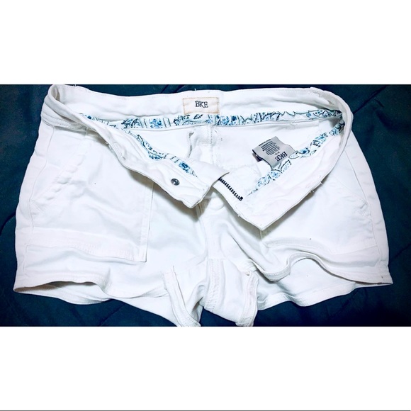 SALE!! BKE Mollie Stretch Short. Size 25. DSALE!! - Picture 6 of 6